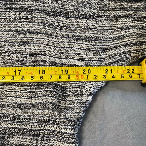 Women's LOFT Gray & White Striped Sweater Size M - Picture 5 of 6